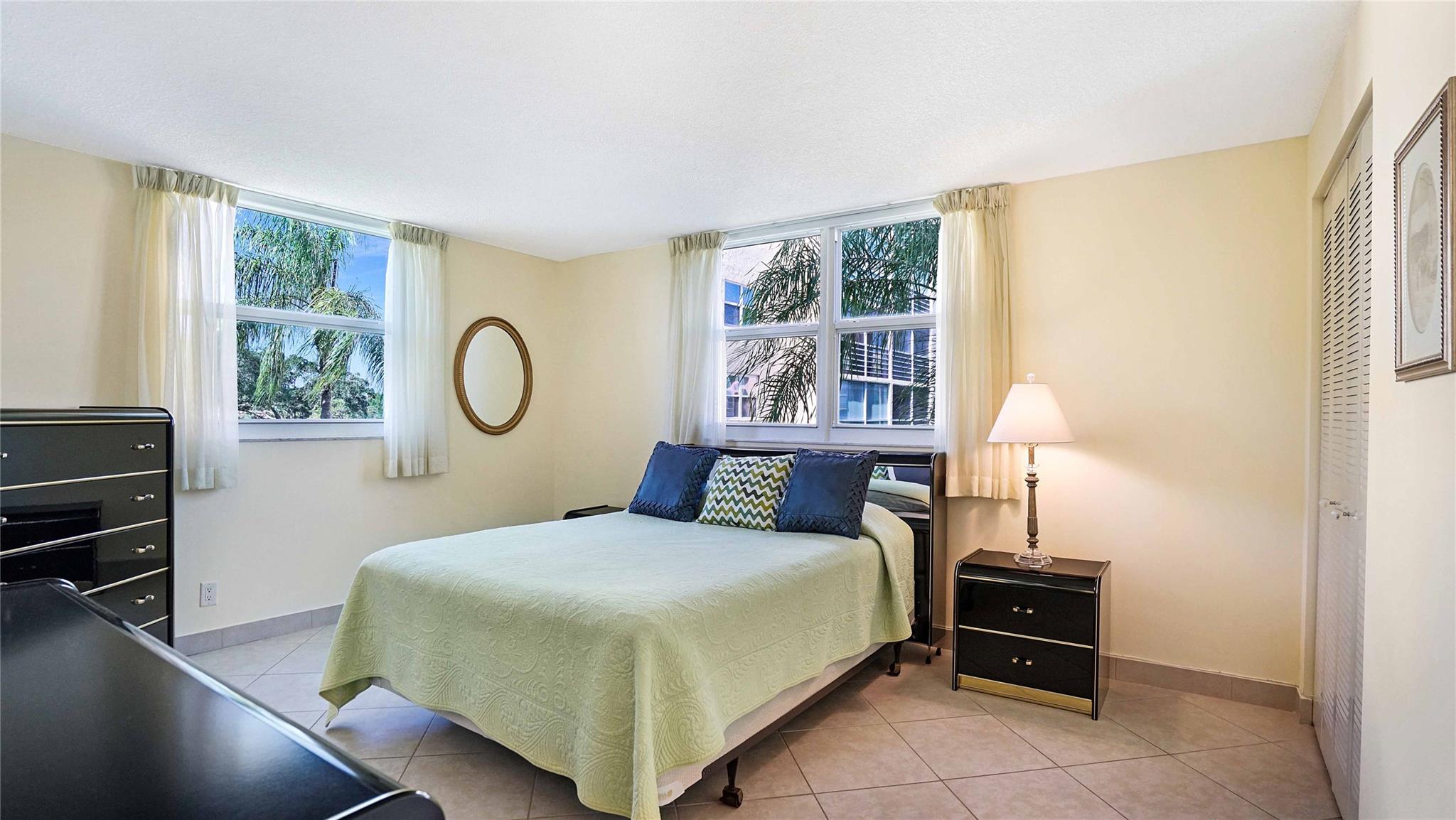 MEADOWBROOK LAKES VIEW - Residential