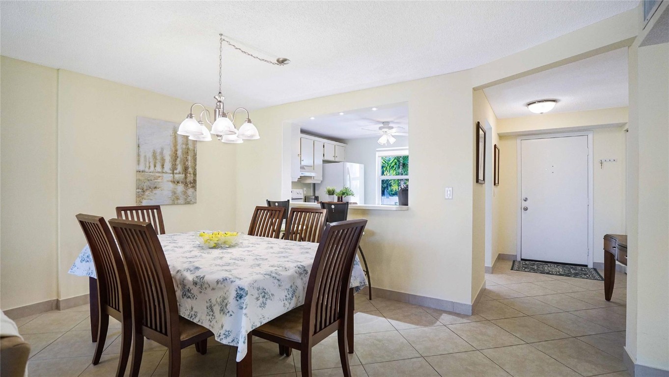 MEADOWBROOK LAKES VIEW - Residential