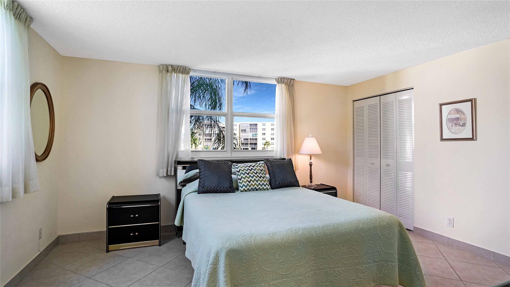 MEADOWBROOK LAKES VIEW - Residential