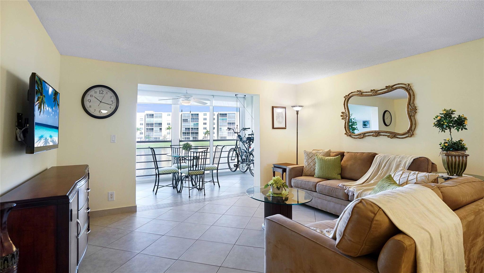 MEADOWBROOK LAKES VIEW - Residential