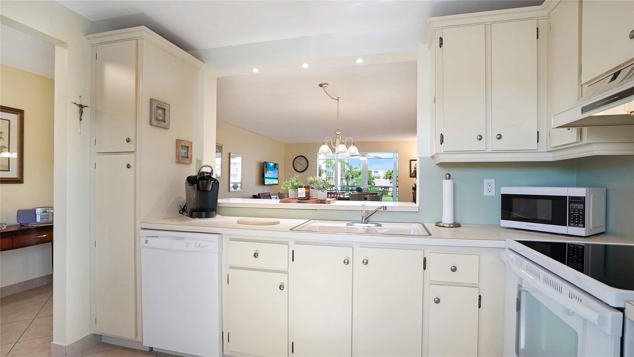 MEADOWBROOK LAKES VIEW - Residential