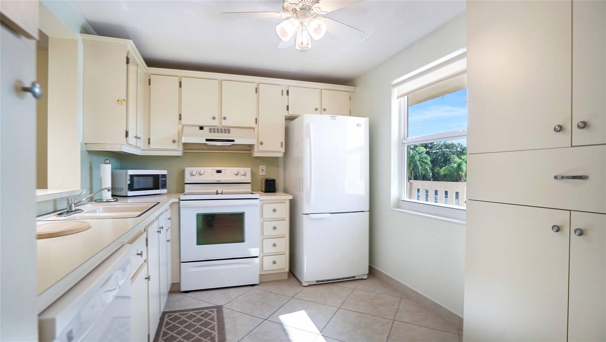 MEADOWBROOK LAKES VIEW - Residential