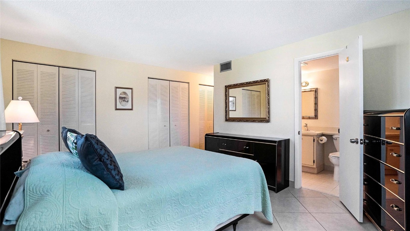 MEADOWBROOK LAKES VIEW - Residential