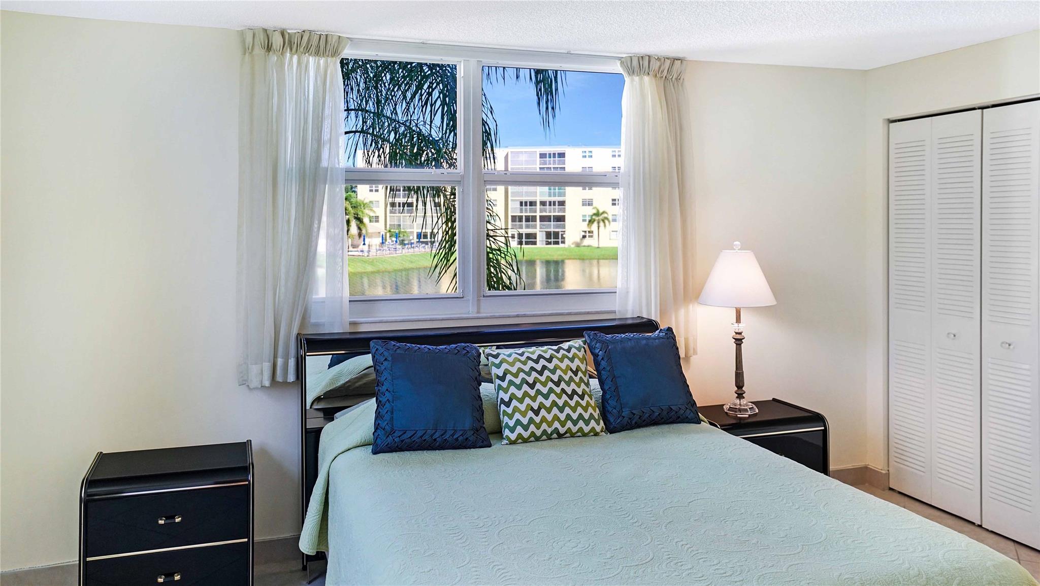 MEADOWBROOK LAKES VIEW - Residential