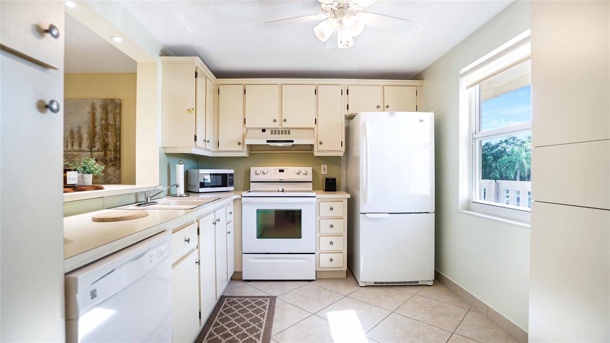 MEADOWBROOK LAKES VIEW - Residential