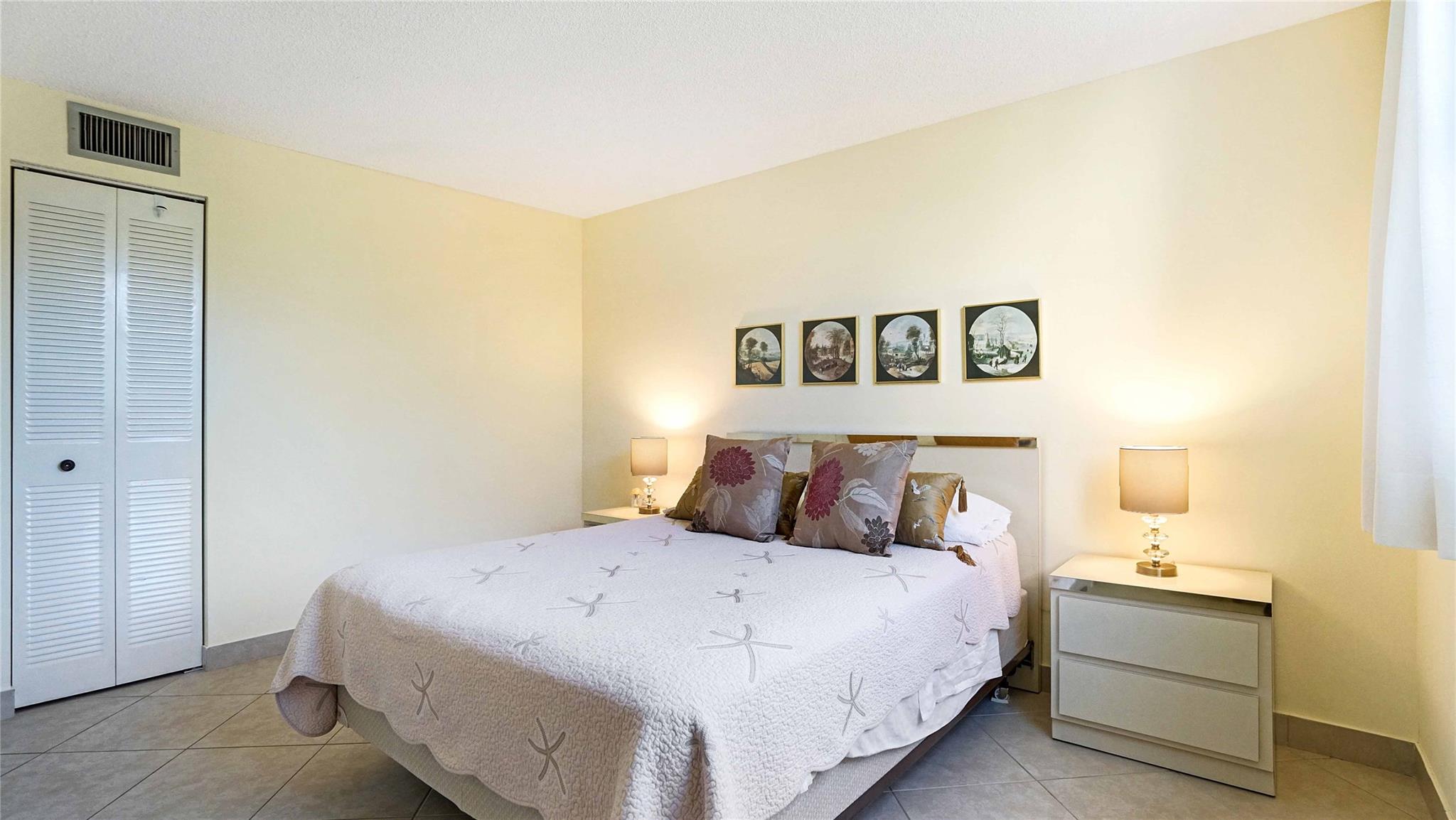 MEADOWBROOK LAKES VIEW - Residential