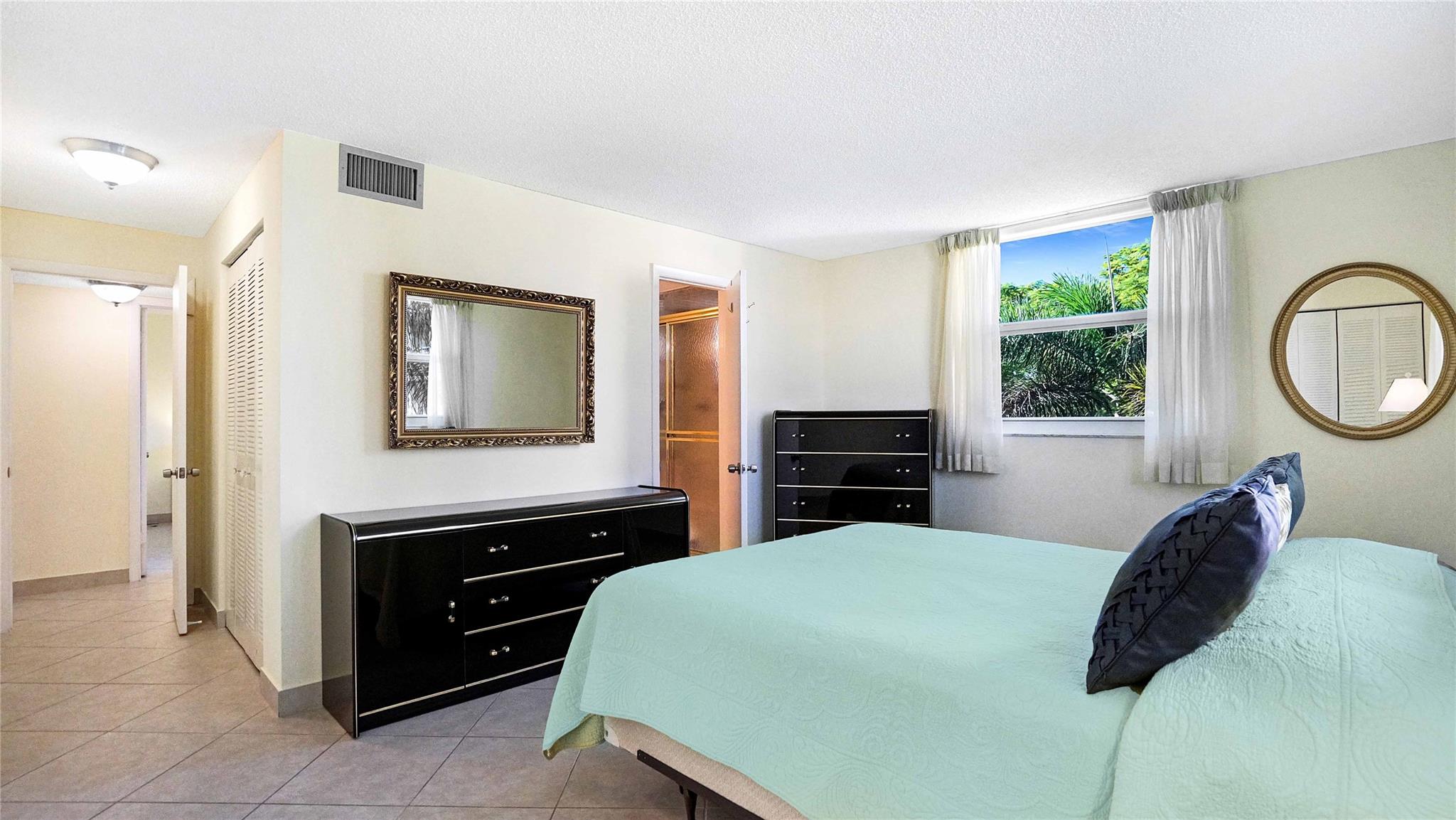 MEADOWBROOK LAKES VIEW - Residential