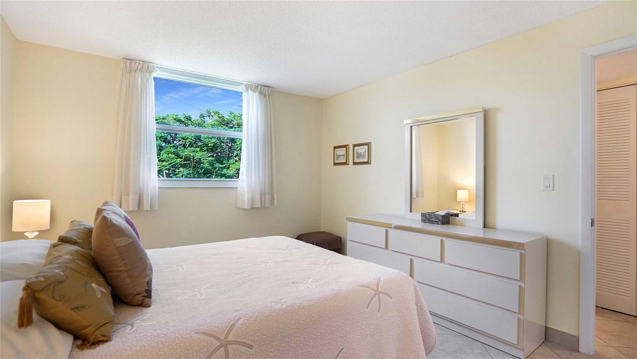 MEADOWBROOK LAKES VIEW - Residential