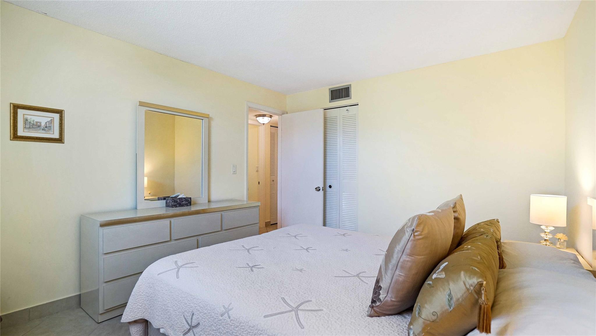 MEADOWBROOK LAKES VIEW - Residential