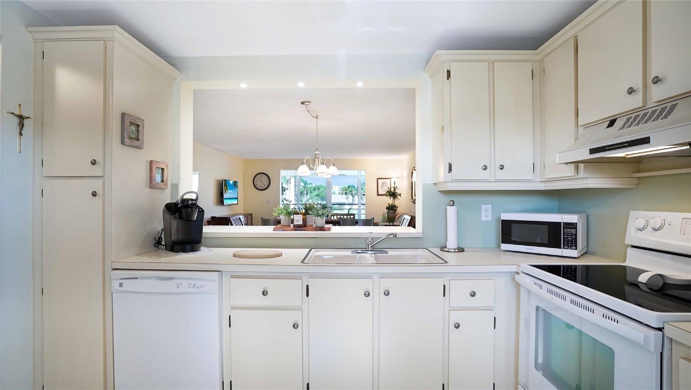 MEADOWBROOK LAKES VIEW - Residential