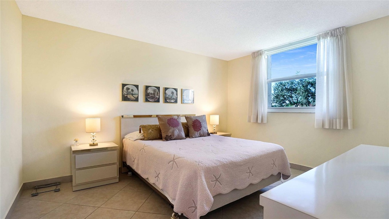 MEADOWBROOK LAKES VIEW - Residential