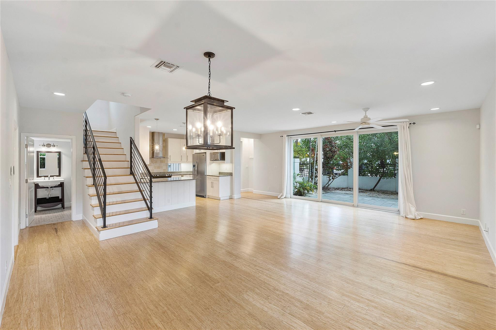 View photos, virtual tours, details... 825 NE 17th Way