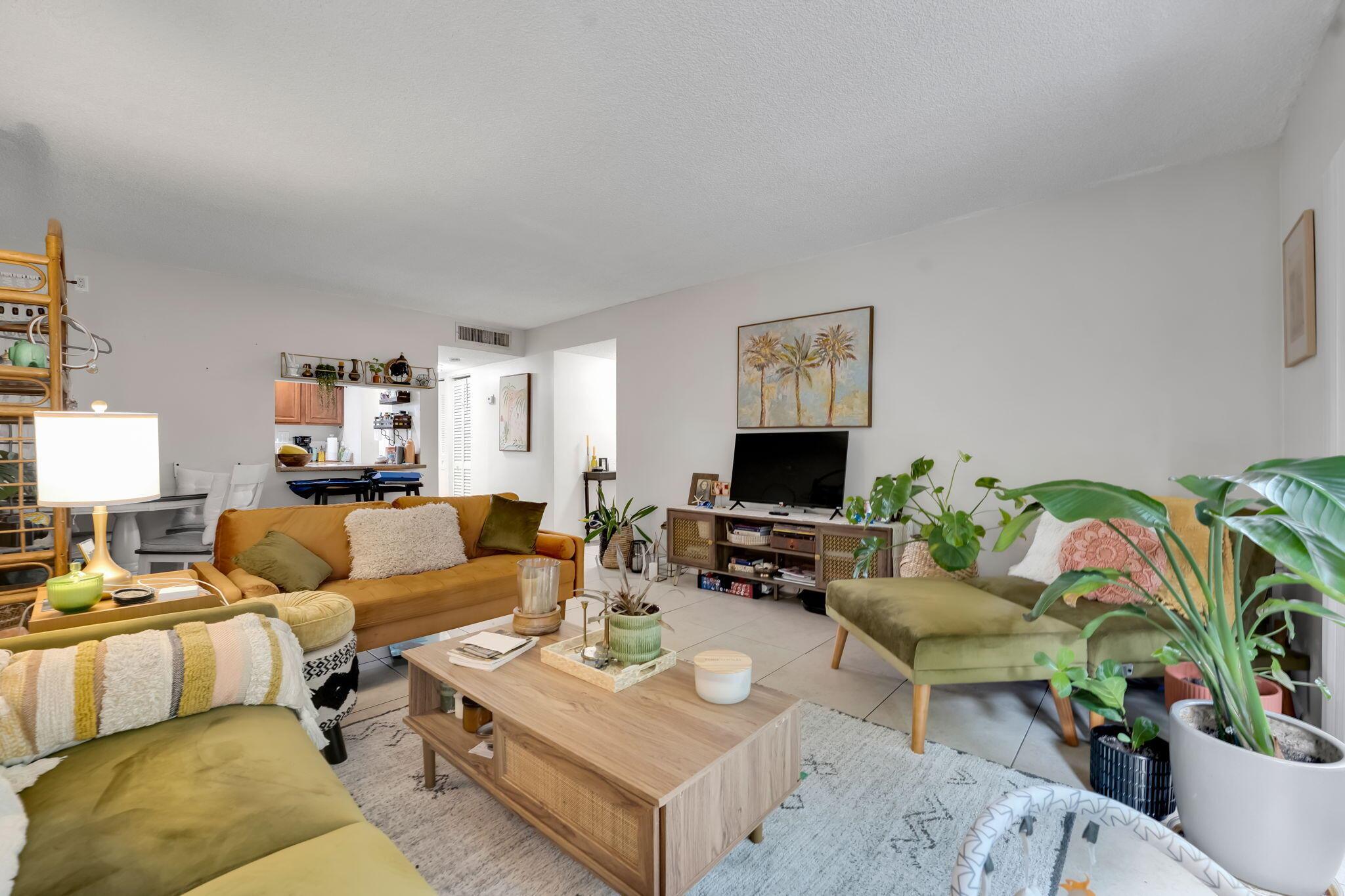 PRESIDENTIAL GOLFVIEW CON - Residential