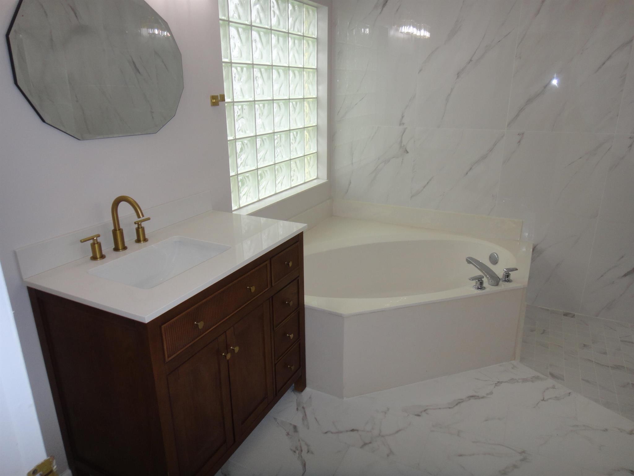 LAKEFIELD OF THE LANDINGS - Residential Lease