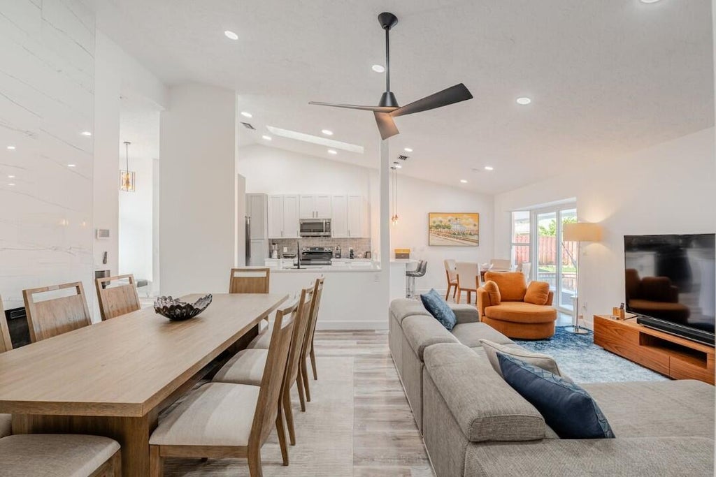Photo of 1860 Primrose Lane, Wellington, FL 33414 (MLS # B26025705)