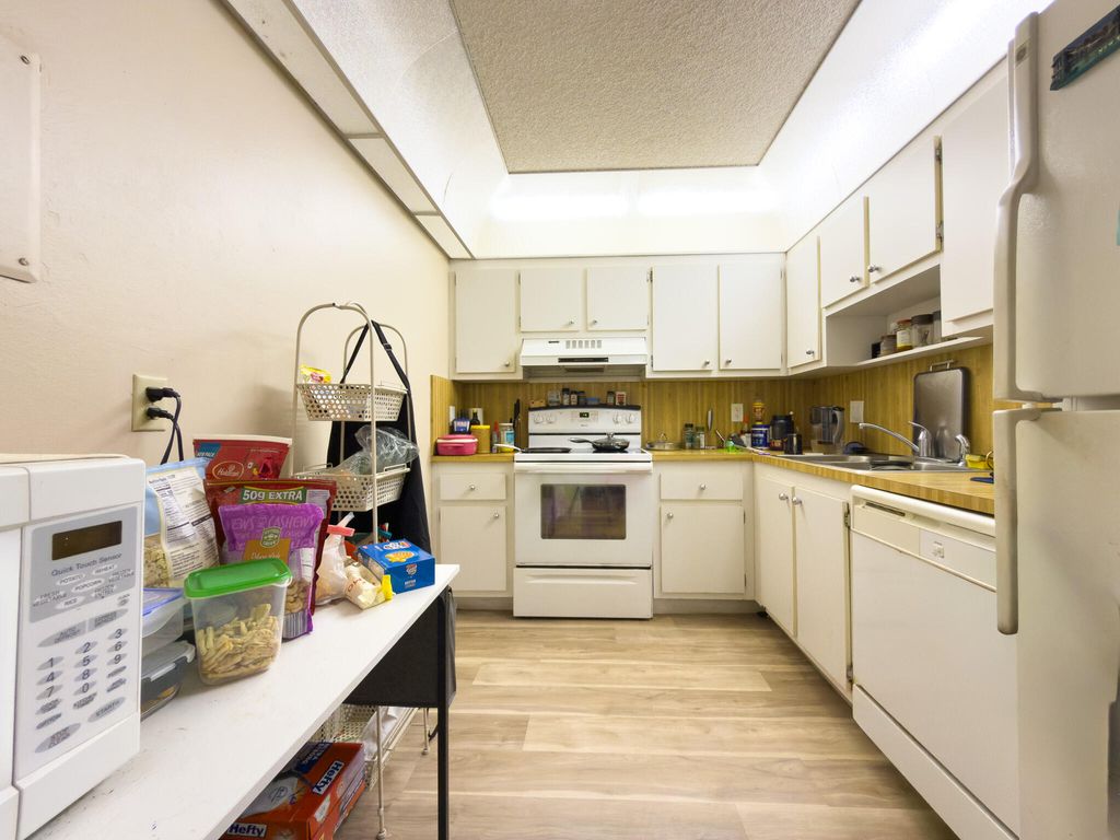 Photo of 919 Hillcrest Drive #511, Hollywood, FL 33021 (MLS # B26000209)