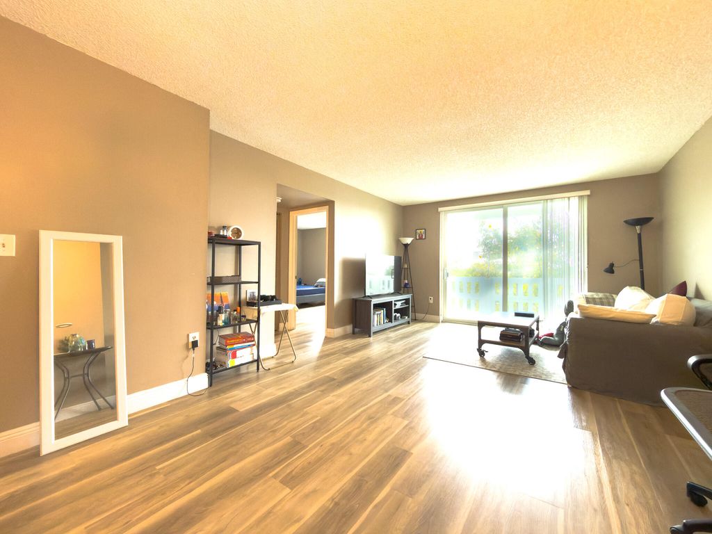 Photo of 919 Hillcrest Drive #511, Hollywood, FL 33021 (MLS # B26000209)