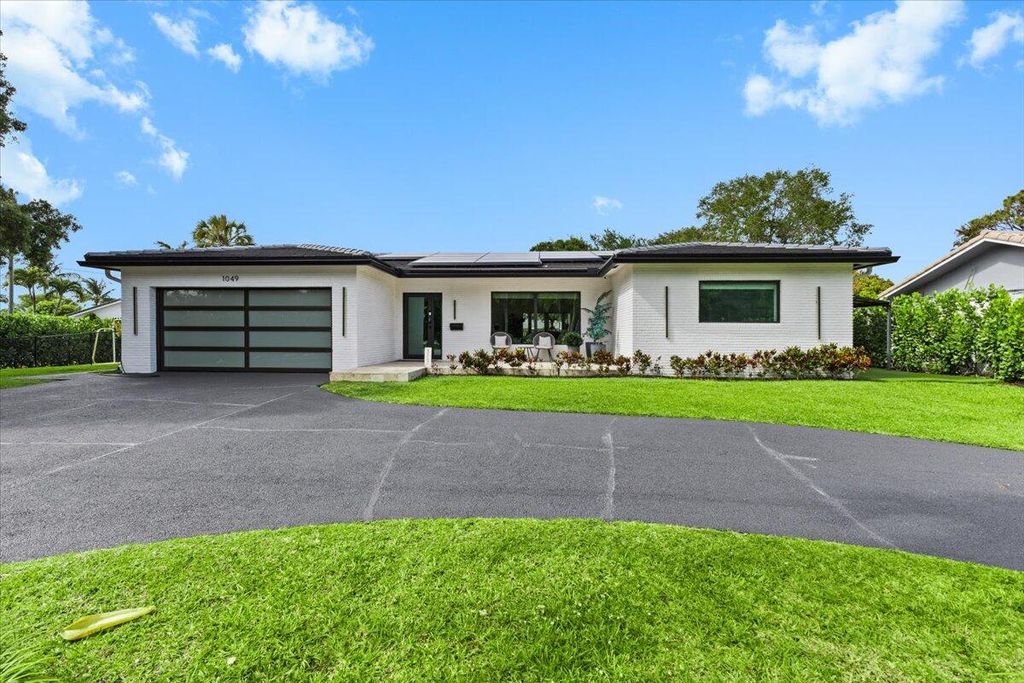 Photo of 1049 W Palmetto Park Road, Boca Raton, FL 33486 (MLS # B26020700)