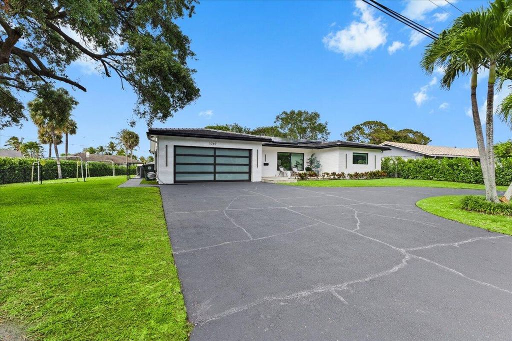 Photo of 1049 W Palmetto Park Road, Boca Raton, FL 33486 (MLS # B26020700)