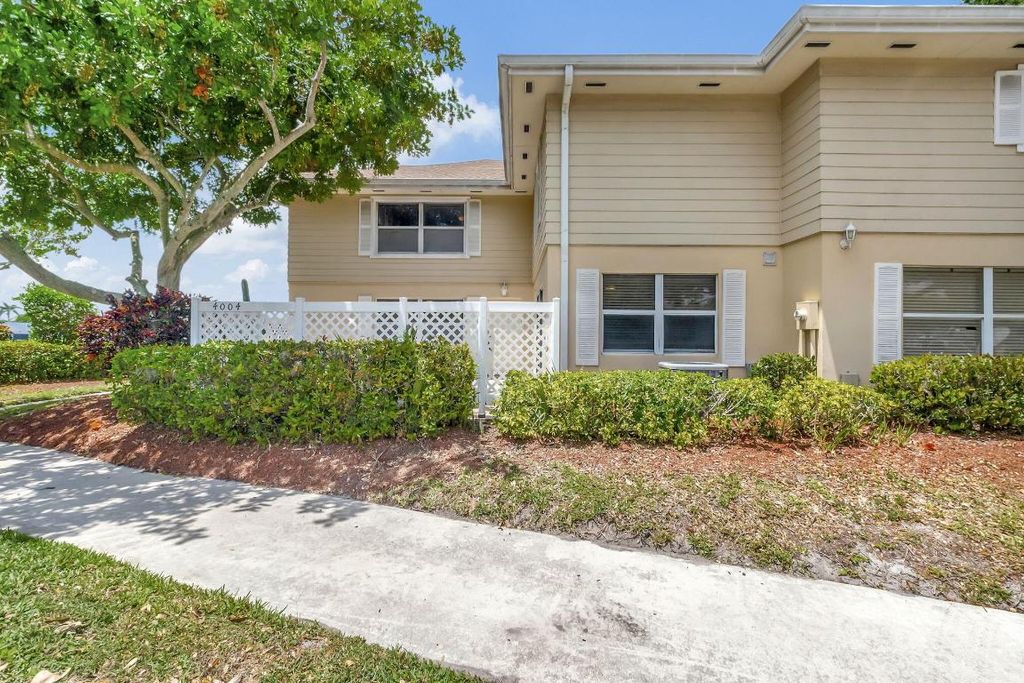 Photo of 4004 Medford Court, Boynton Beach, FL 33436 (MLS # R11130172)