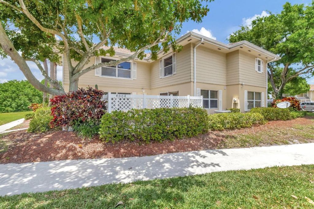 Photo of 4004 Medford Court, Boynton Beach, FL 33436 (MLS # R11130172)