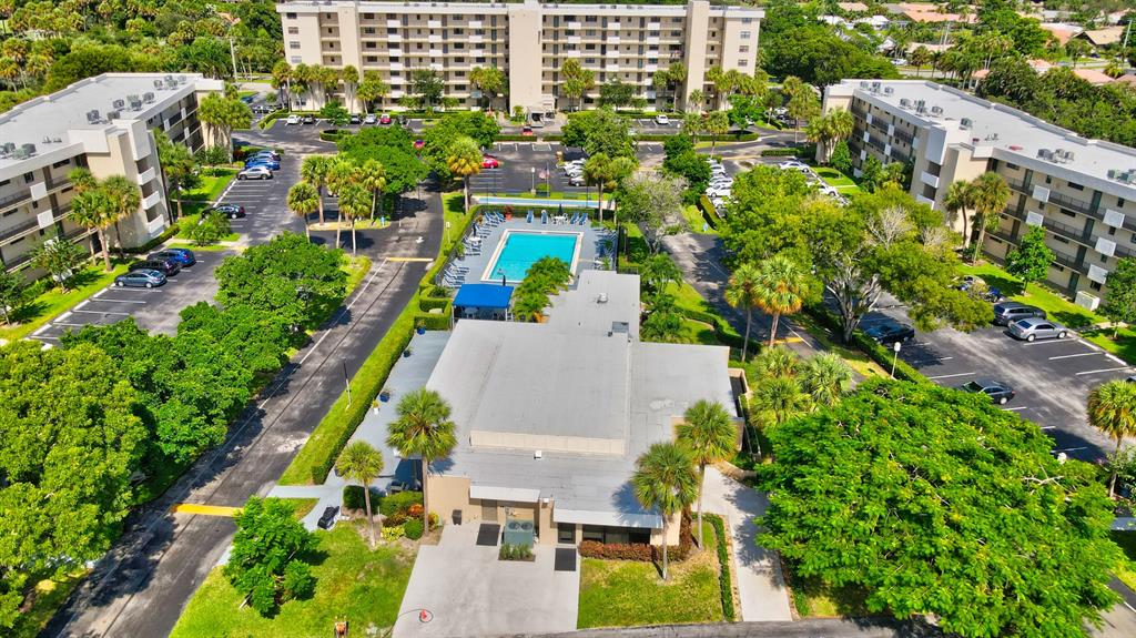 DEER CREEK COUNTRY CLUB - Residential