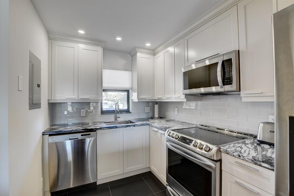 DEER CREEK COUNTRY CLUB - Residential