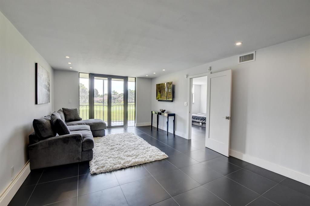 DEER CREEK COUNTRY CLUB - Residential