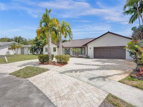 5220 N 31st Hollywood FL 33021