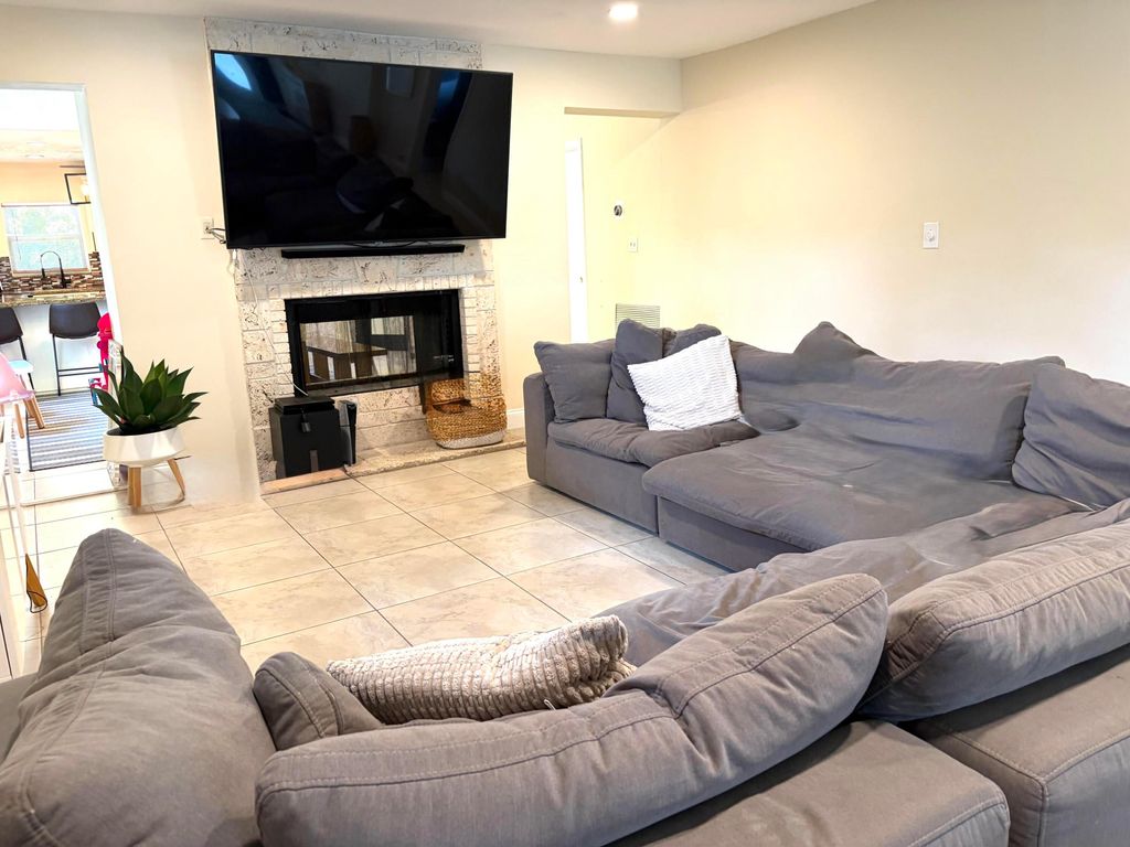 Photo of 2615 Roosevelt Street, Hollywood, FL 33020 (MLS # B26032665)