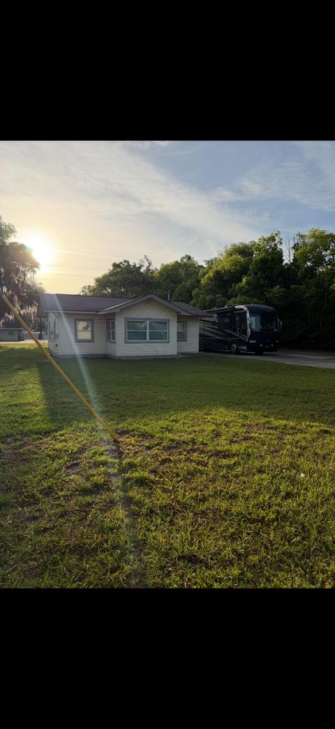 1011 S Palm Avenue Palatka FL 32177