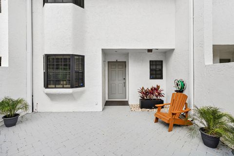 Tiny photo for 605 NE 19th Avenue, Deerfield Beach, FL 33441 (MLS # B26011658)