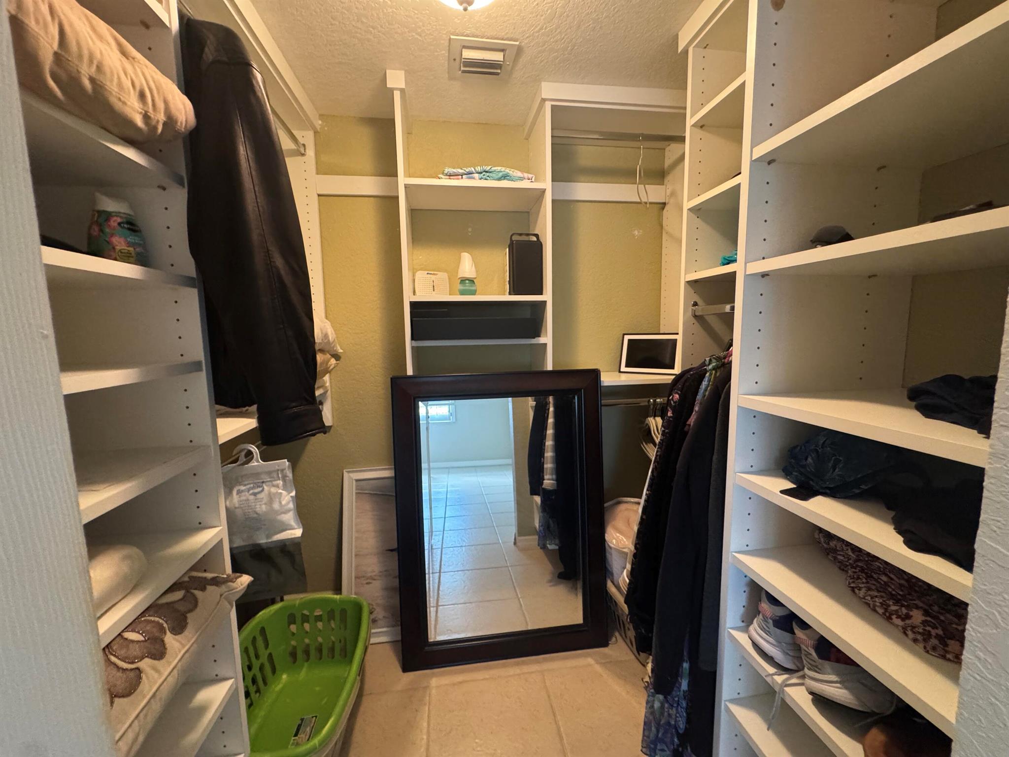 SEA PALMS CONDOMINIUM - Residential Lease