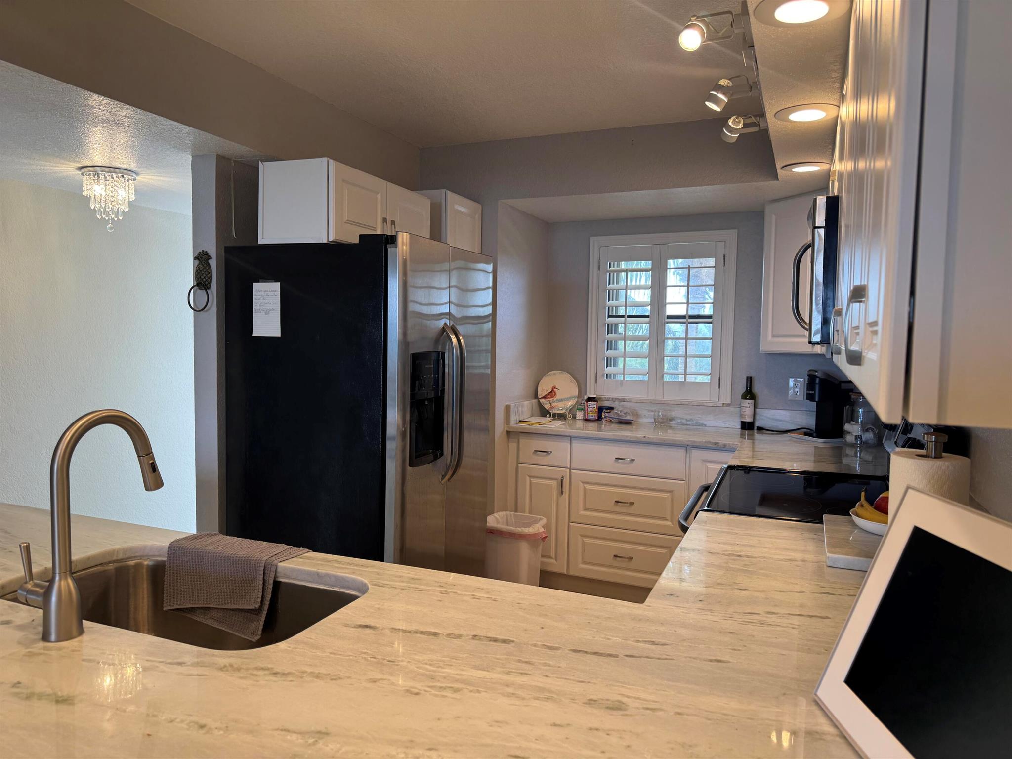 SEA PALMS CONDOMINIUM - Residential Lease