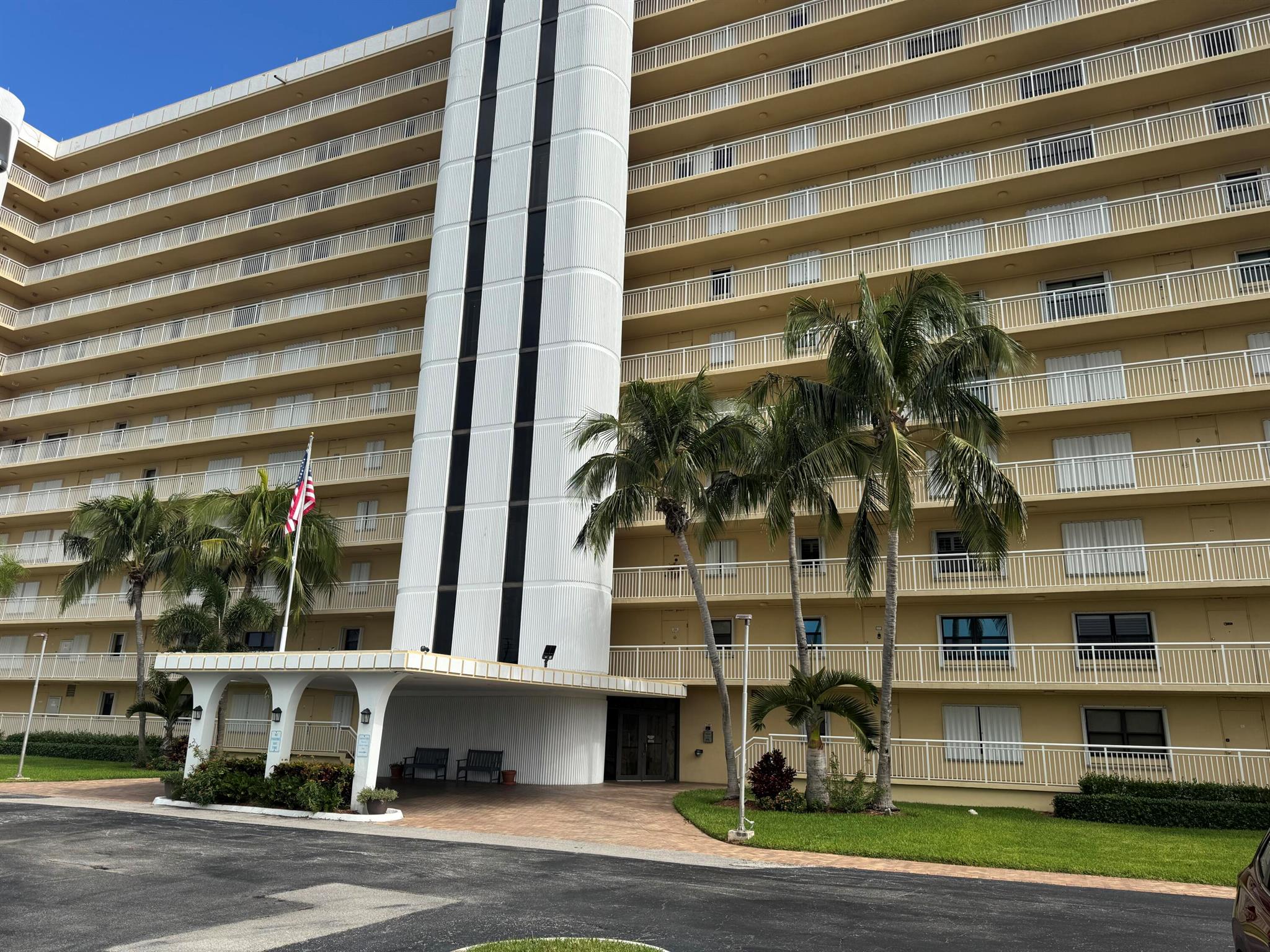 SEA PALMS CONDOMINIUM - Residential Lease
