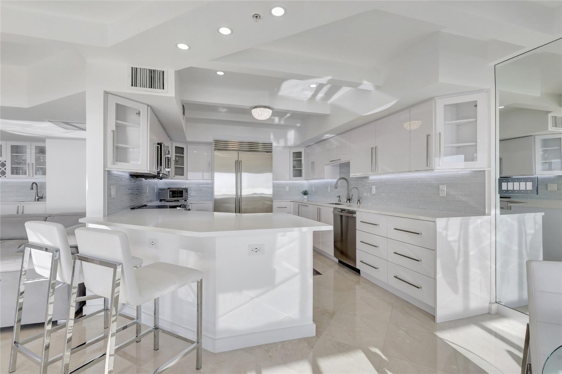 ISLAND POINT CONDO - Residential