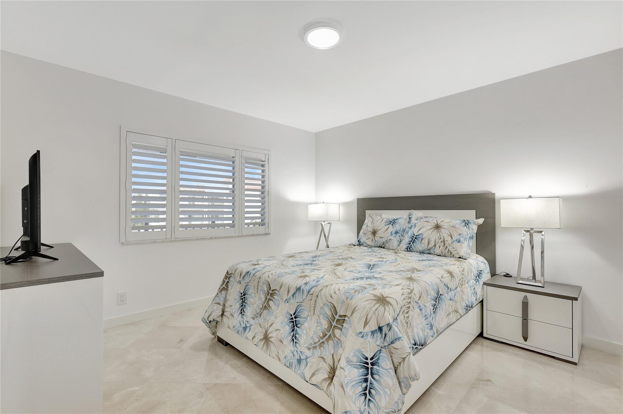 ISLAND POINT CONDO - Residential