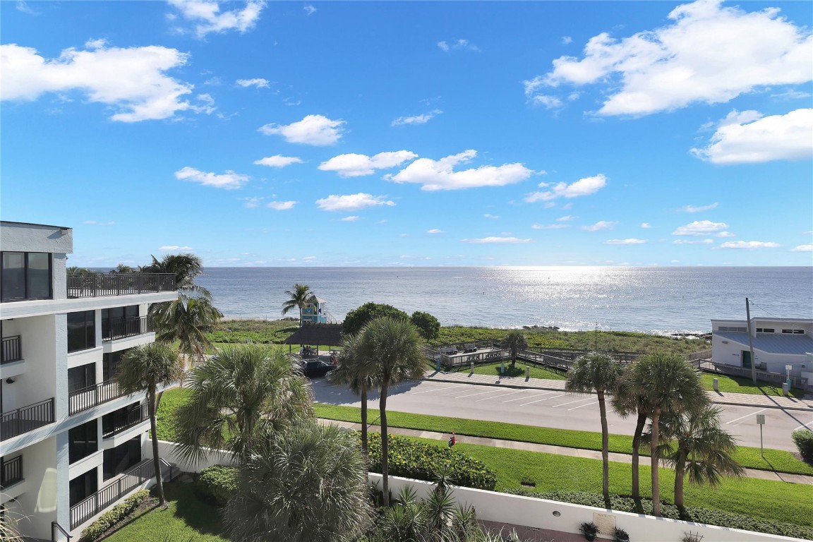 ISLAND POINT CONDO - Residential