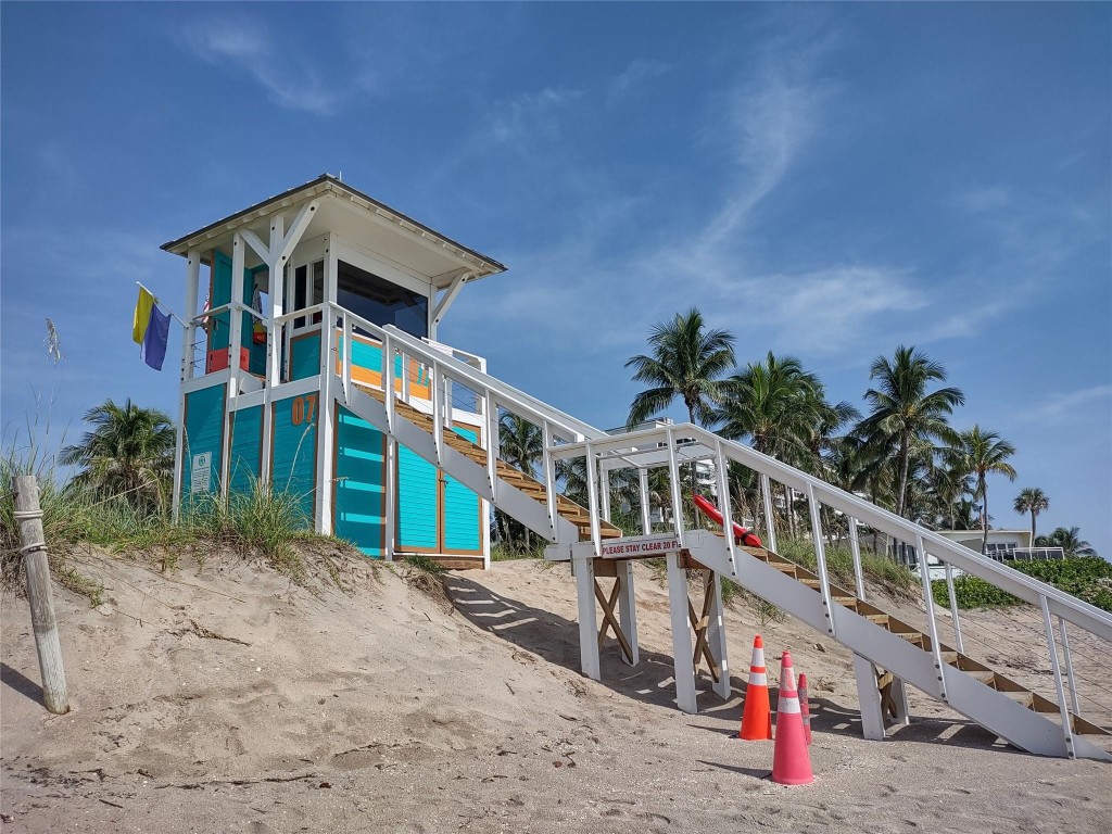 ISLAND POINT CONDO - Residential