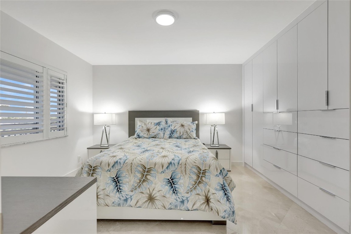 ISLAND POINT CONDO - Residential