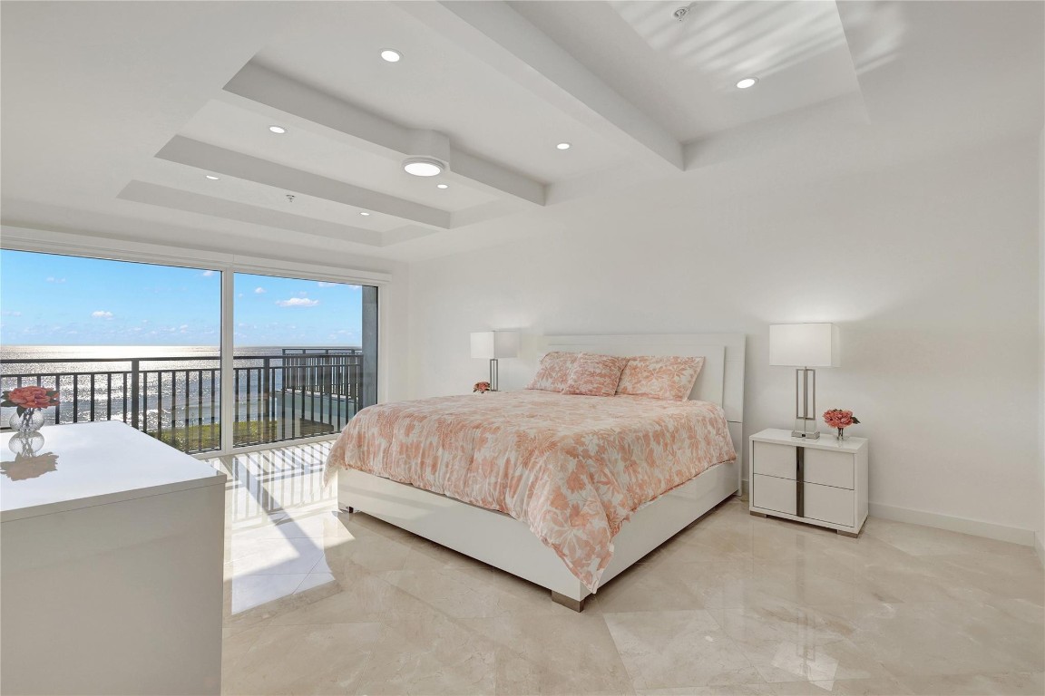 ISLAND POINT CONDO - Residential