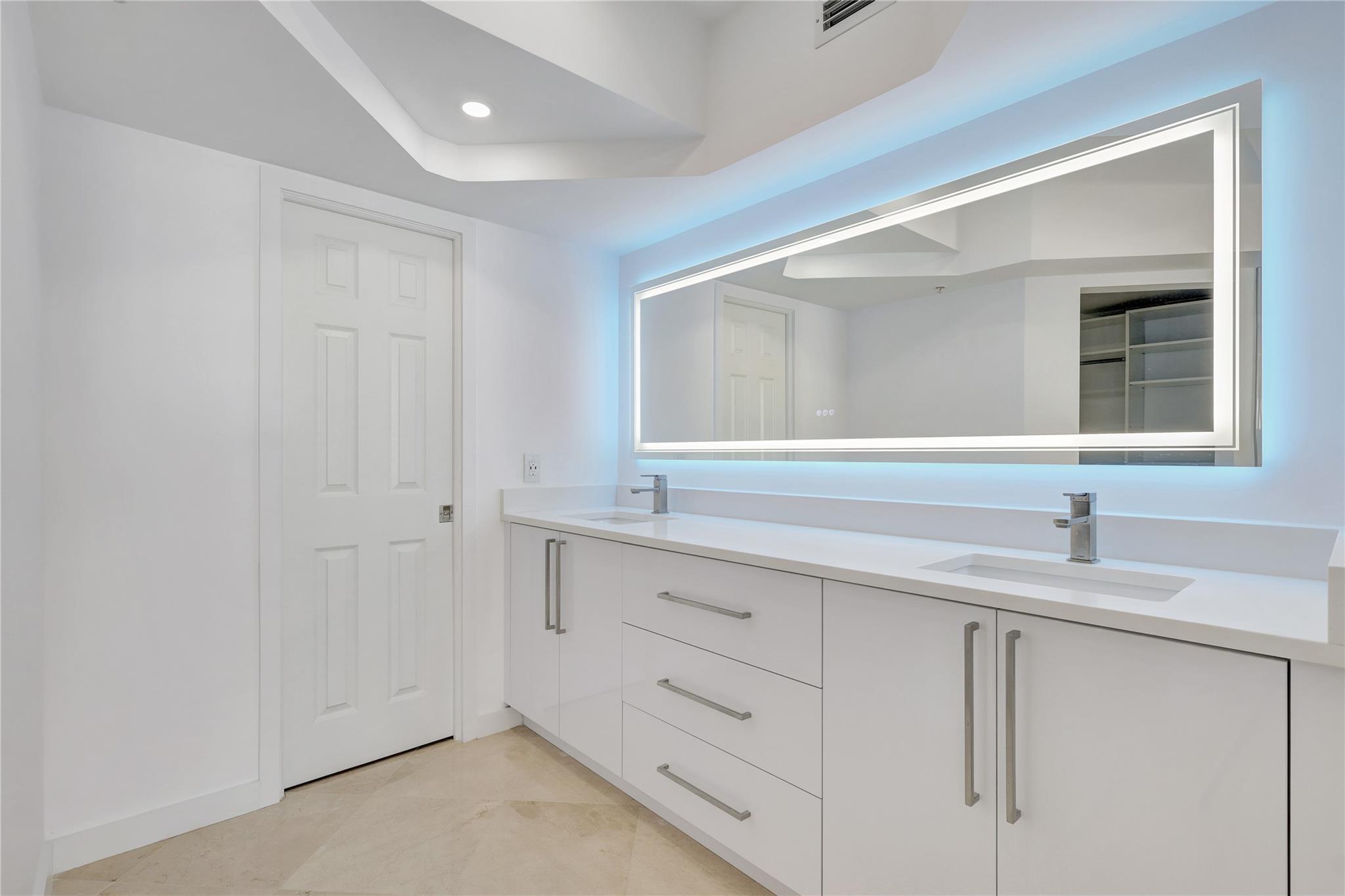 ISLAND POINT CONDO - Residential