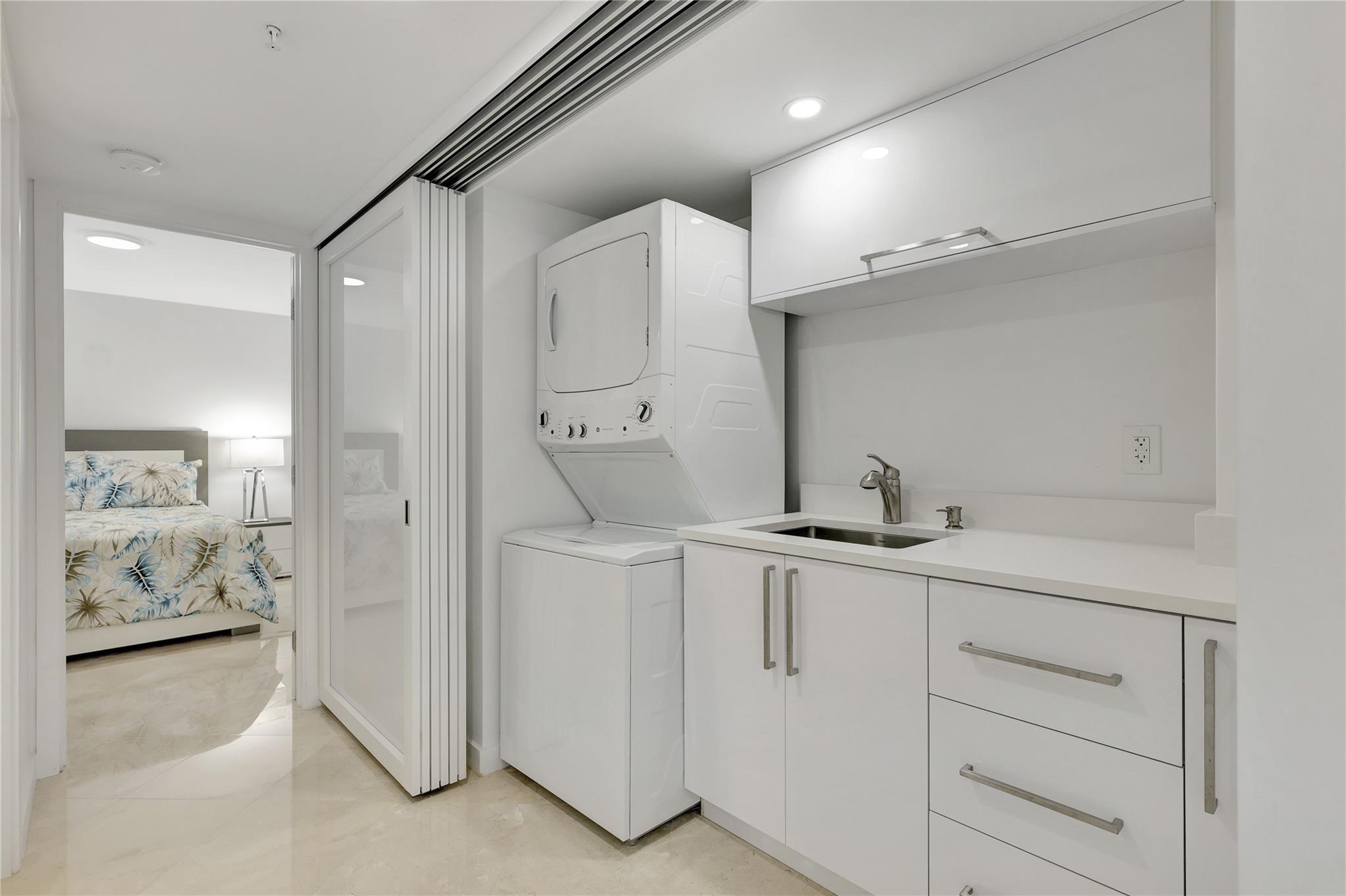 ISLAND POINT CONDO - Residential