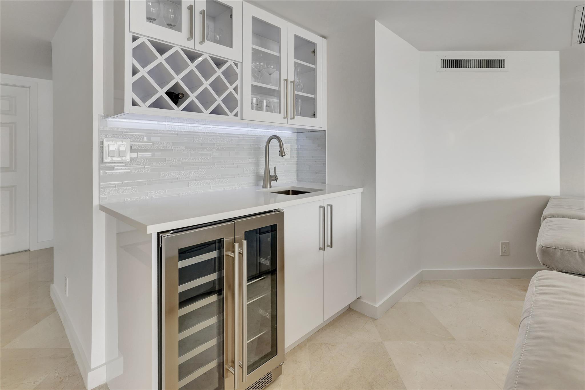 ISLAND POINT CONDO - Residential