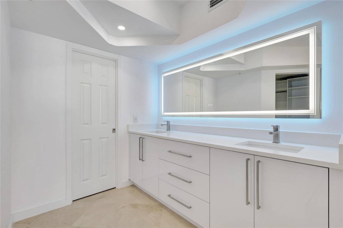 ISLAND POINT CONDO - Residential