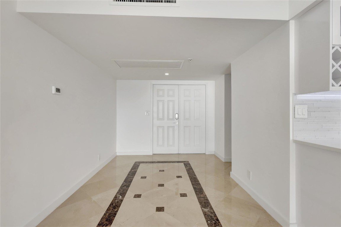 ISLAND POINT CONDO - Residential