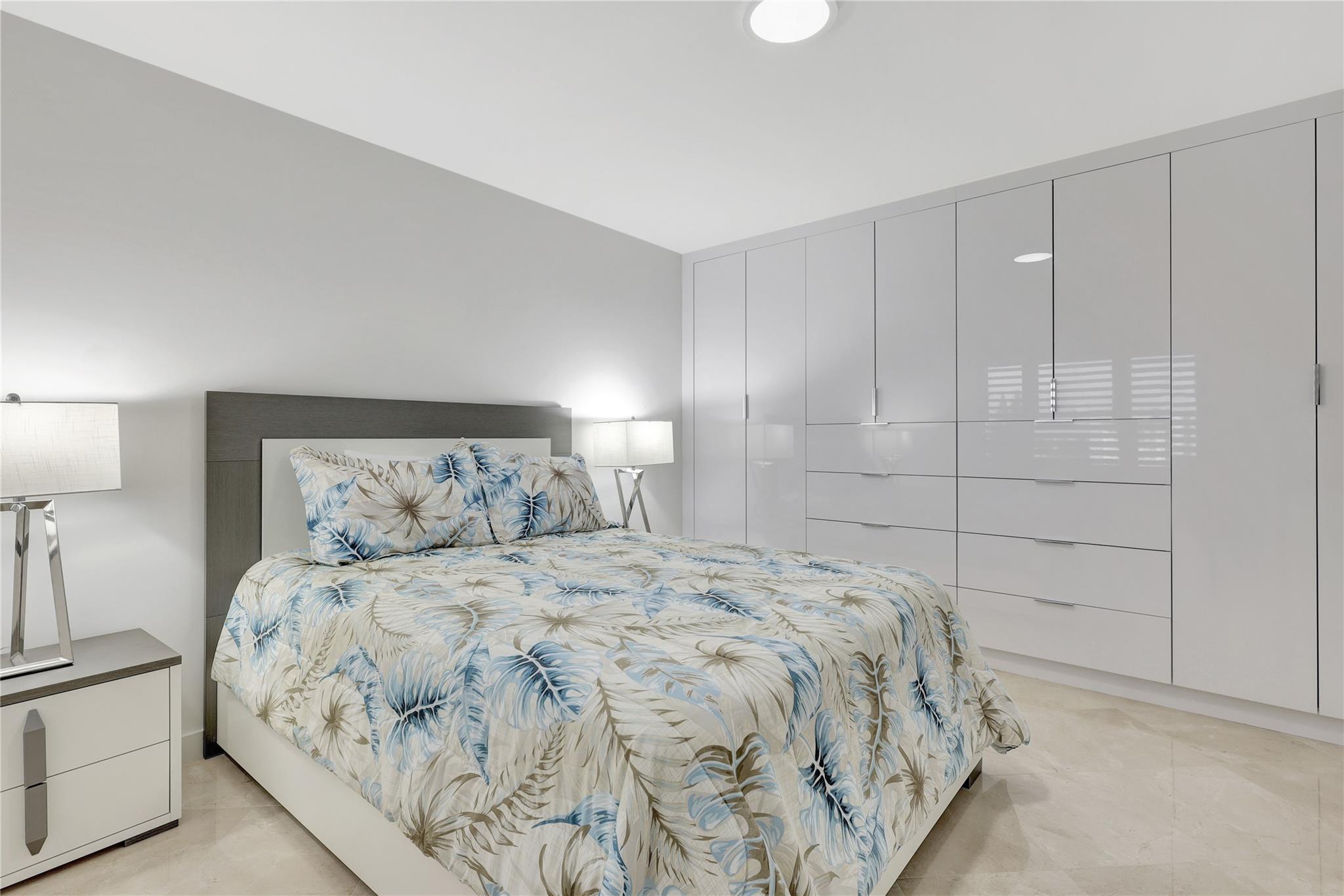 ISLAND POINT CONDO - Residential