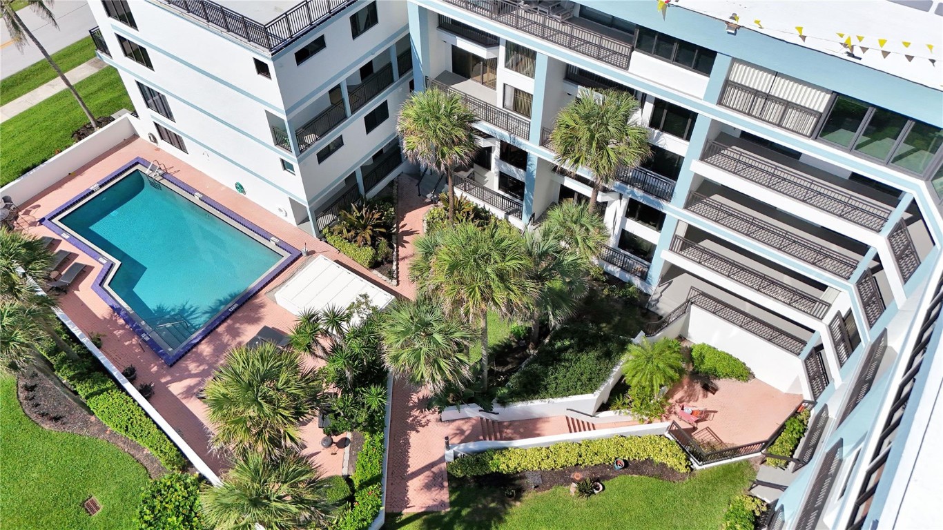 ISLAND POINT CONDO - Residential