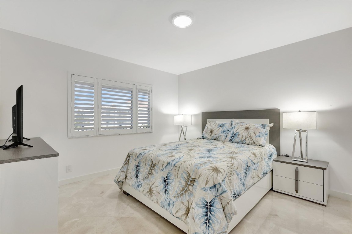 ISLAND POINT CONDO - Residential