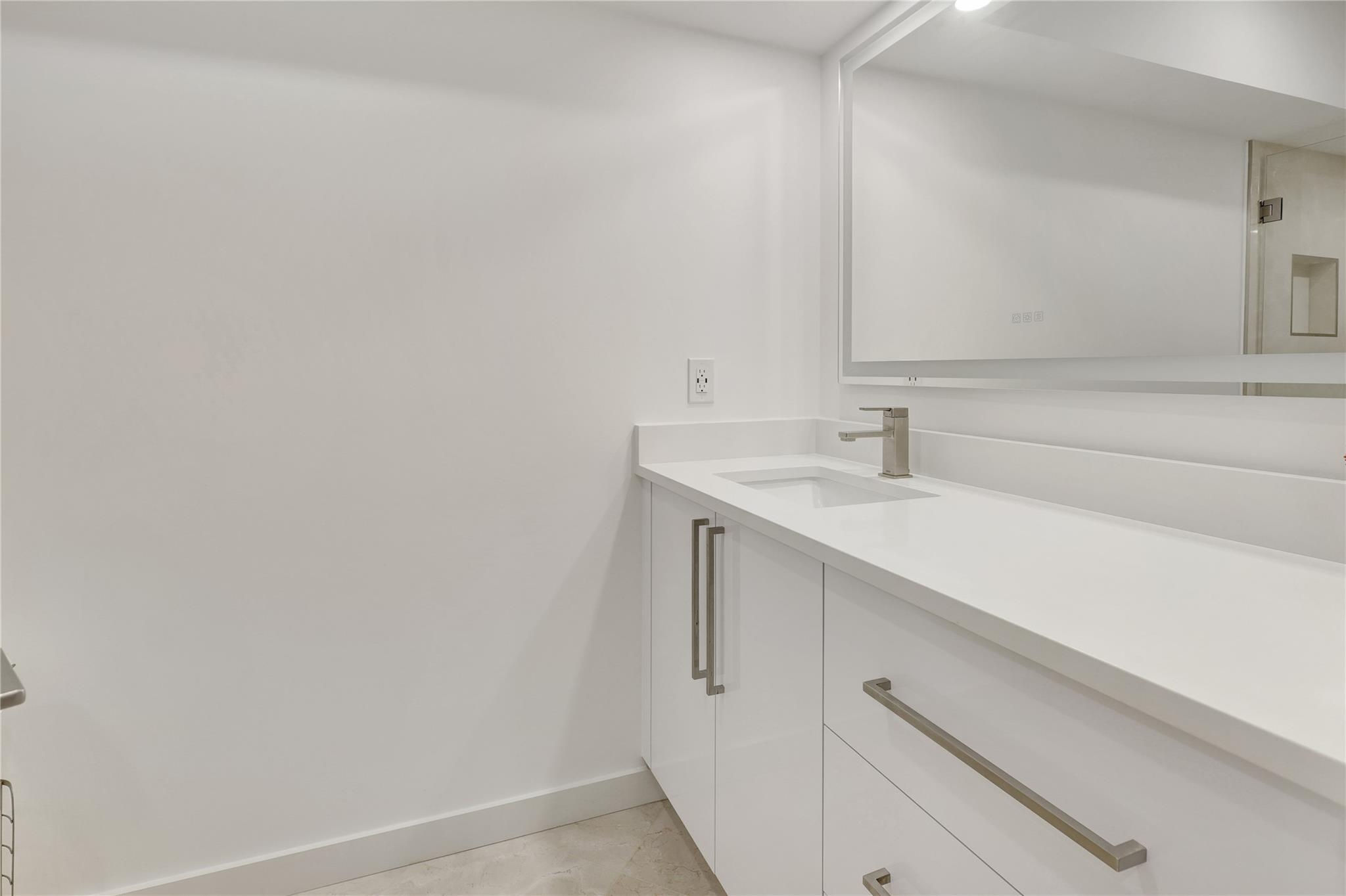 ISLAND POINT CONDO - Residential